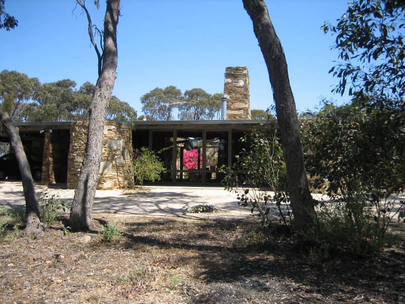 H2118 Baker House Bacchus Marsh Ext Facade Dec 2006 mz