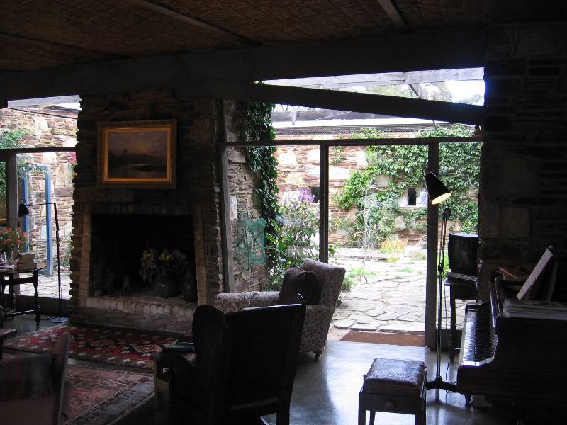 H2118 Baker House Bacchus Marsh Living Room and Courtyard May 2006
