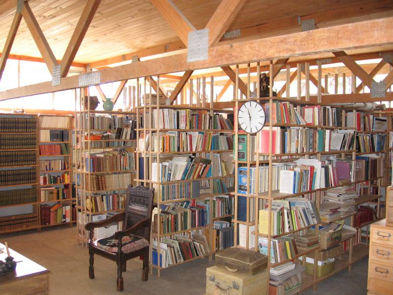 H2118 Baker House Bacchus Marsh Library Interior rc May 2006