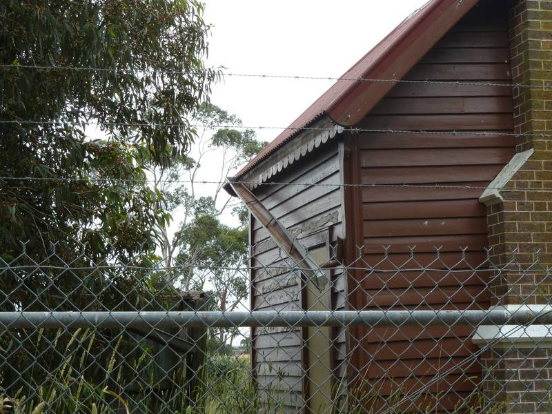 H1584 PIRRON YALLOCK RAILWAY STATION COMPLEX LHA 2015 4.JPG