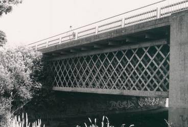 Bell Street Bridge, Coburg (1880) (Not in the VHR).jpg
