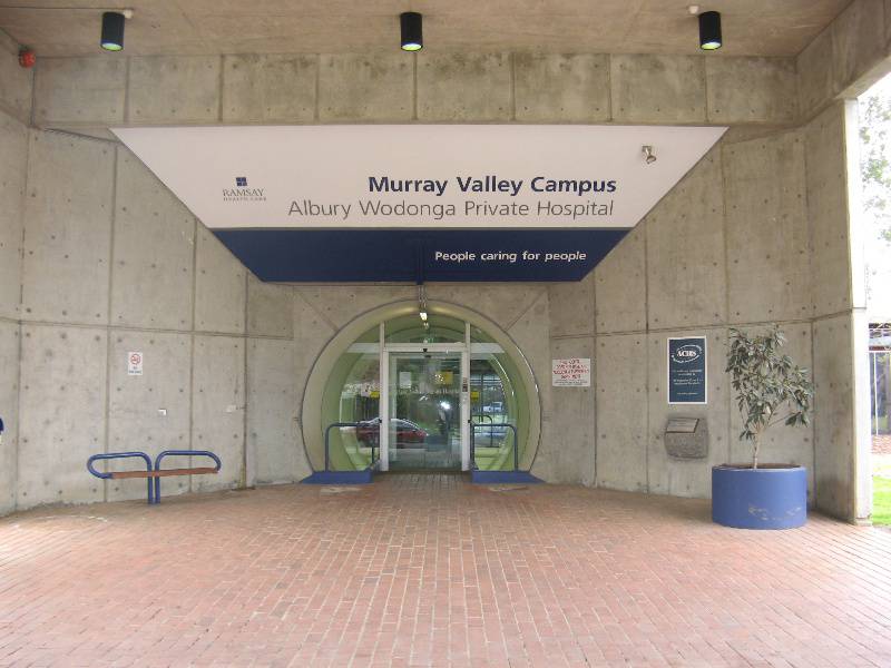 H2192 Fmr Clyde Cameron College Wodonga Aug 08 