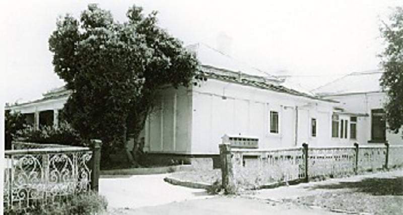 B1412 House 33 Tweedside St, Essendon
