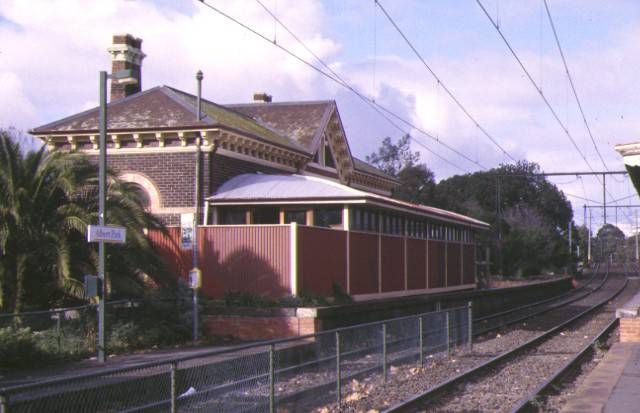 former albert park railway station complex ferrars street albert park platform side jun1998