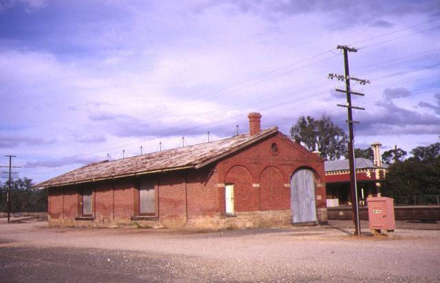 chiltern railway station & goods shed railway avenue chiltern goods shed apr1995