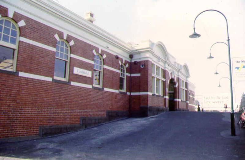 caulfield railway station normanby road caufield entry sw aug1998