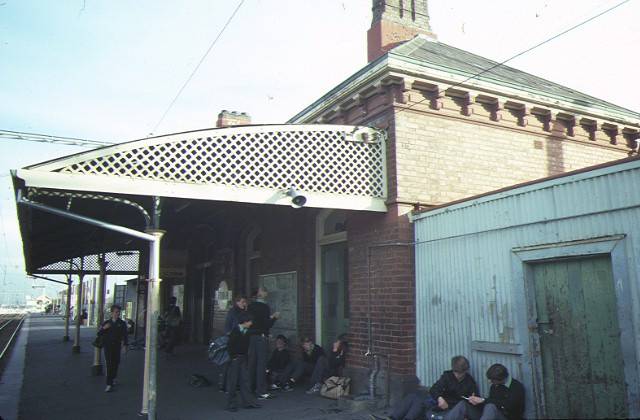 clifton hill railway station cmplex hoddle street clifton hill side view jun1984
