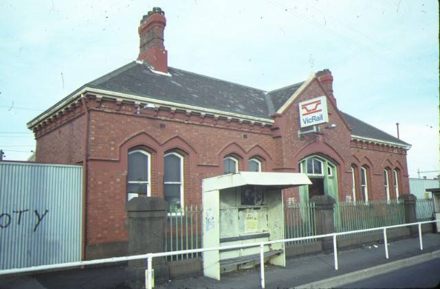 clifton hill railway station complex hoddle street clifton hill front view jun1984