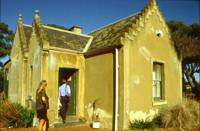 1 overnewton gatehouse h1947 march 2001