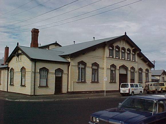 H01949 ranger barracks ballarat rear pm1 jan00