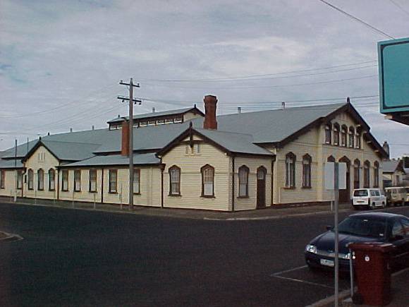 H01949 ranger barracks ballarat rear pm1 jan00 3