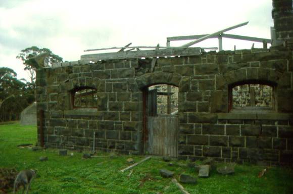 H00266 moranghurk h266 stables july 2001