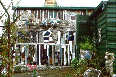 H01982 old curiosity shop exterior nov 2001