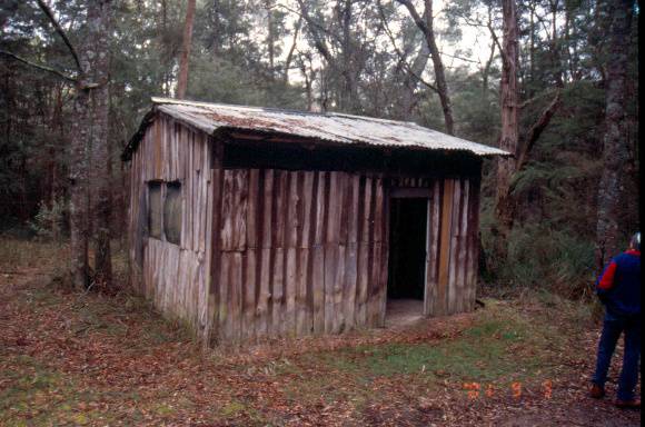 H01981 camp eureka medical hut 2001