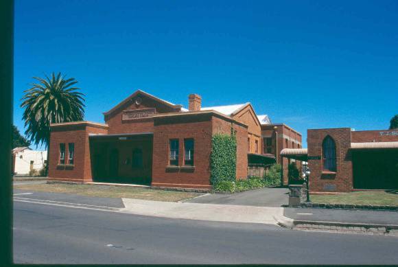 H01988 kyneton masonic hall jan2002 front