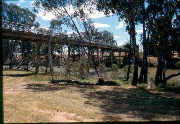 H01986 janevale bridge from se jan02