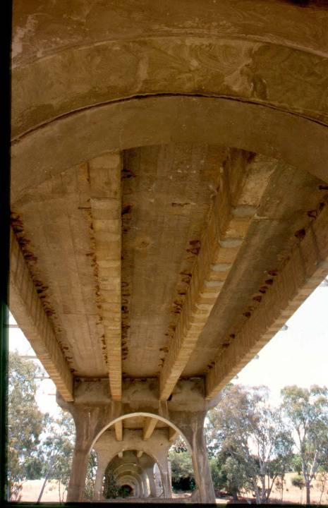 H01986 janevale bridge underside from s jan02