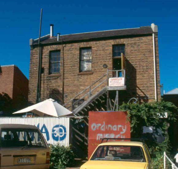 H01991 1 la mama theatre carlton 2002