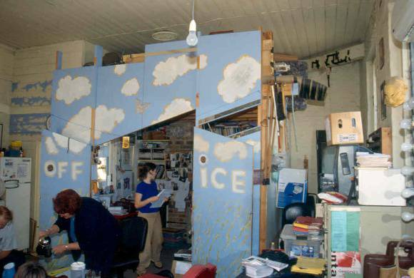 H01991 la mama theatre carlton first floor office dressing room  east side  2002