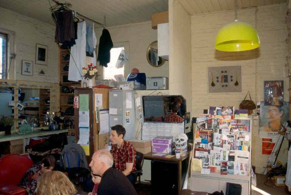 H01991 la mama theatre carlton first floor office dressing room  west side  2002