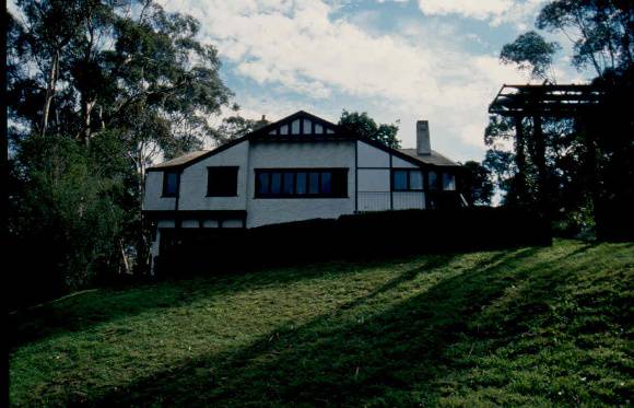 H02004 macgeorge house ivanhoe south side from river 02