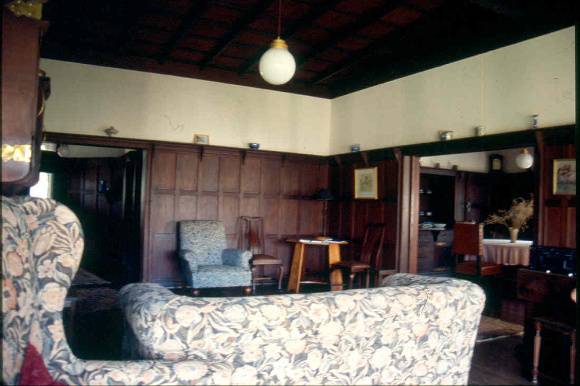 H02004 macgeorge house ivanhoe living room 02