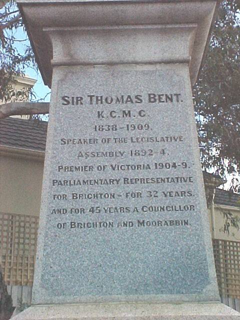 H02023 tommy bent staue plinth h2023 aug2002