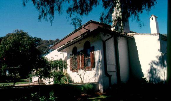 H01998 bruce manor frankston exterior