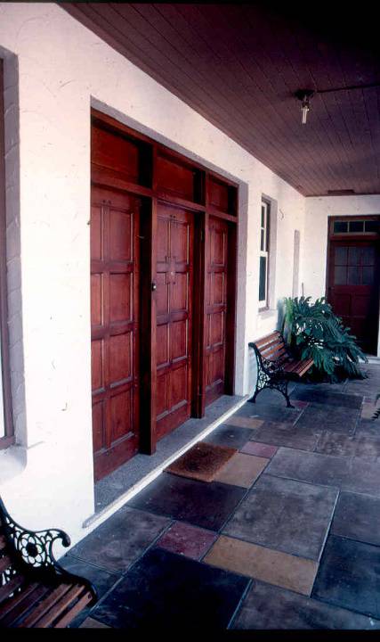 H01998 bruce manor frankston rear verandah