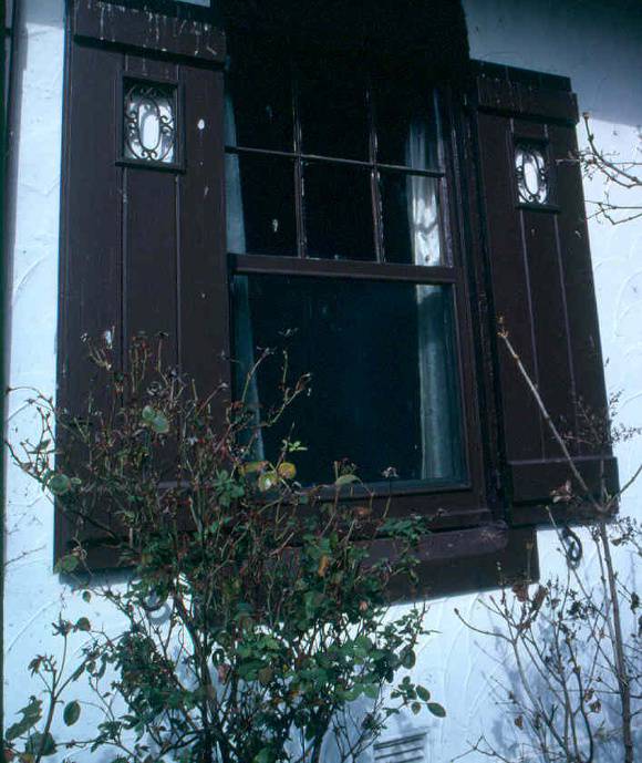 H01998 bruce manor frankston detail