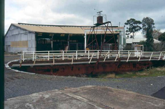 H01979 traralgon engine shed and turntable june 2001