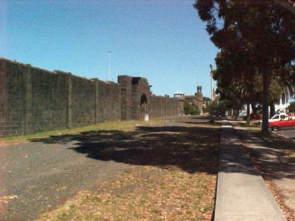 H01551 pentridge champ st frontage1 mar02