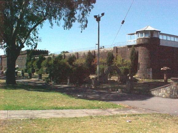 H01551 pentridge champ st frontage3 mar02 