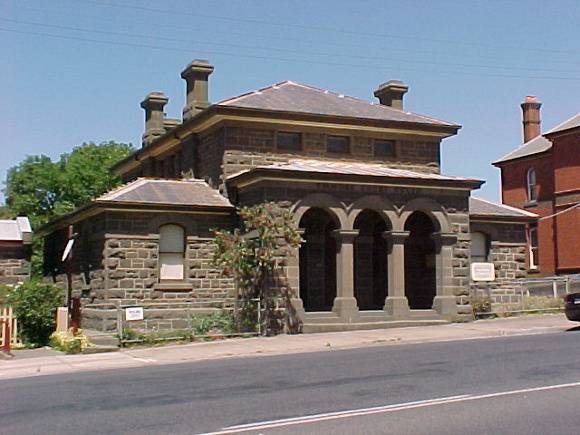 H01471 1 kilmore court house exterior april 2003