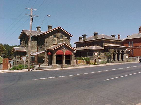 H01471 kilmore court house and po exterior april 2003