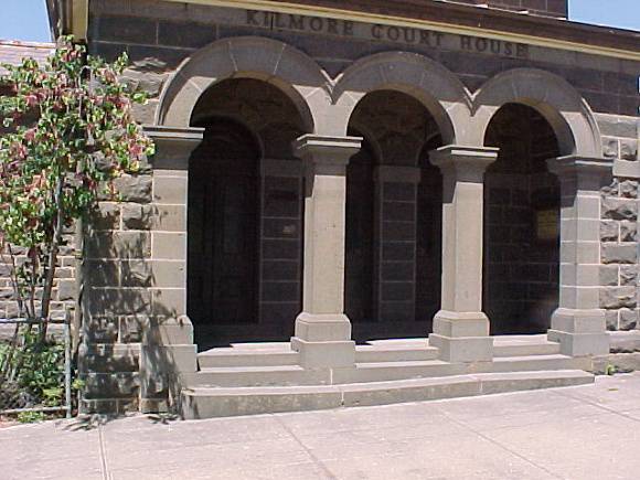 H01471 kilmore court house exterior arcade entrance april 2003