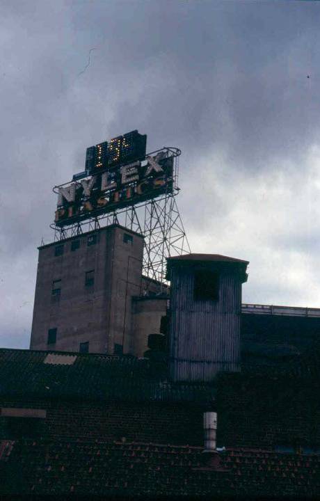 h02049 nylex sign 05