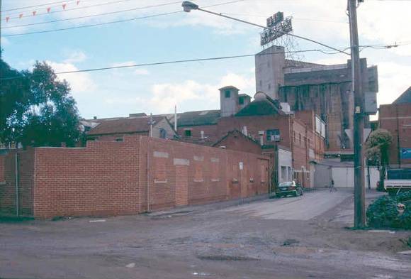 h02050 1 richmond maltings view along gough st ro jun03