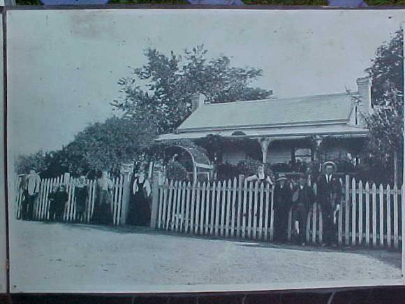 h02038 black  springs bakery beechworth house