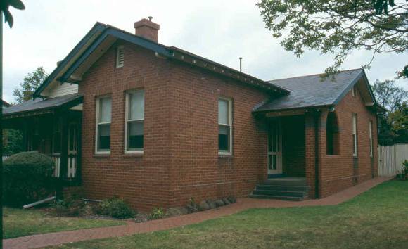 h01098 rafa barracks captain s quarters 2002