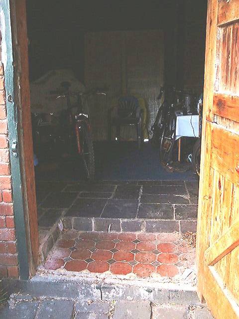 h01204 h1204 166 bellair st kensignton rear stables floor recent slate