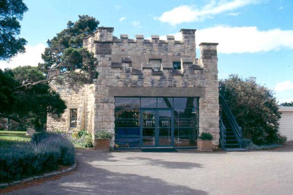 h02058 delgany portsea garage sept03 mz