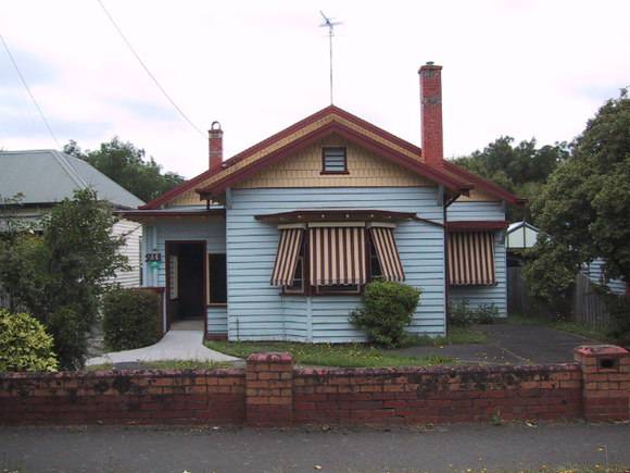 211 Drummond Street South