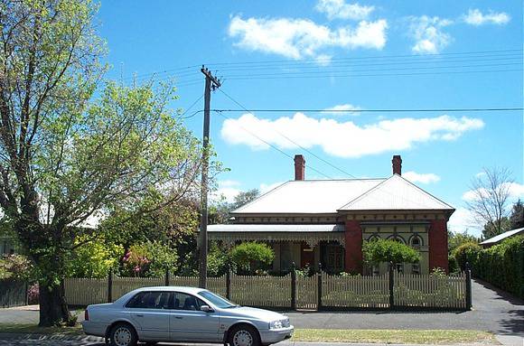 409 Lydiard Street North