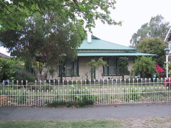 5 Drummond Street South
