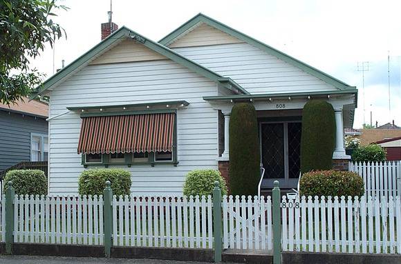 808 Armstrong Street North