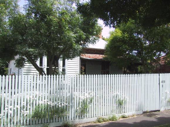 408 Drummond Street South