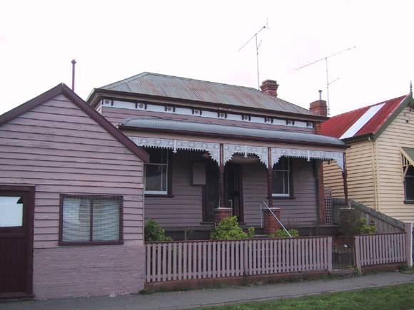 208 Peel Street North