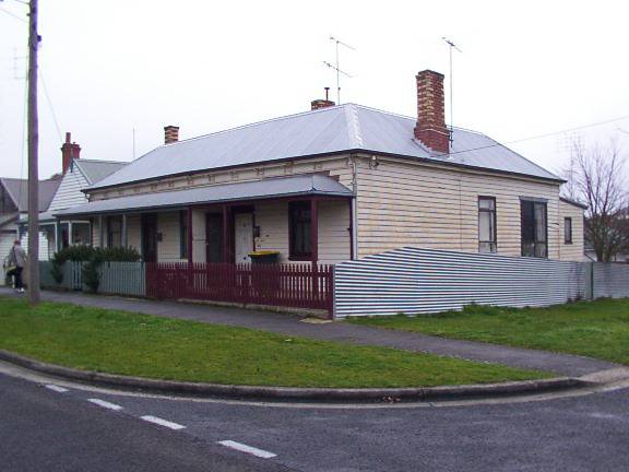 402 Humffray Street South