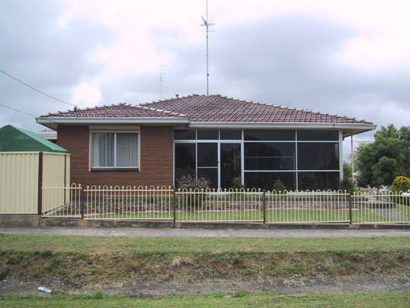 617 Talbot Street South